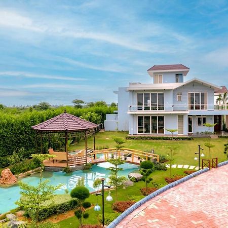Stayvista At Serenity Farms With Pool, Lawn, Bonfire & Bbq Sohna Exteriör bild