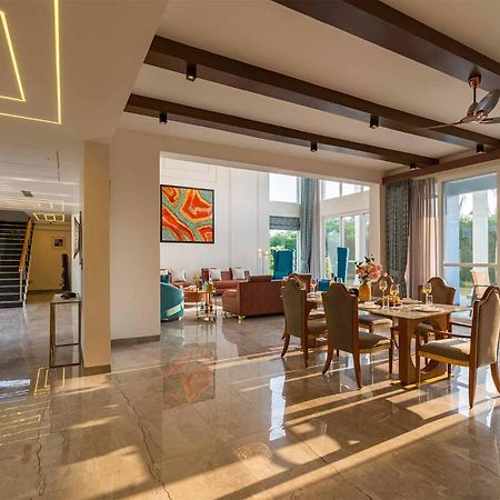 Stayvista At Serenity Farms With Pool, Lawn, Bonfire & Bbq Sohna Exteriör bild