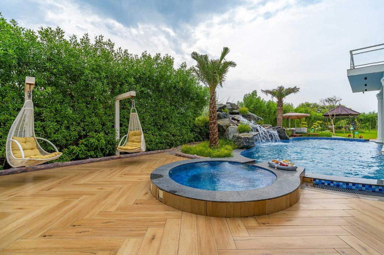 Stayvista At Serenity Farms With Pool, Lawn, Bonfire & Bbq Sohna Exteriör bild