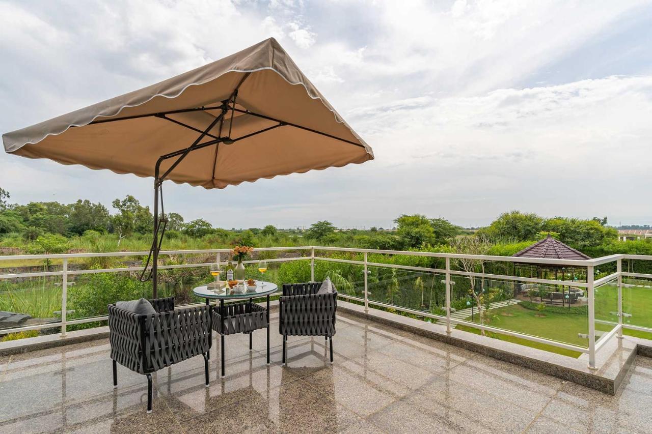Stayvista At Serenity Farms With Pool, Lawn, Bonfire & Bbq Sohna Exteriör bild